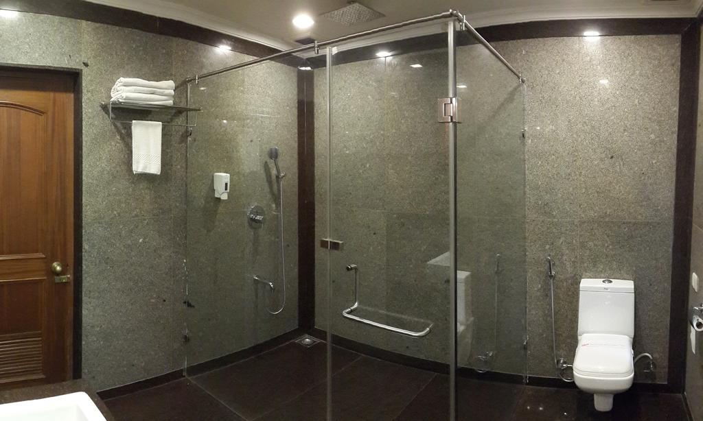 Aram Hotel